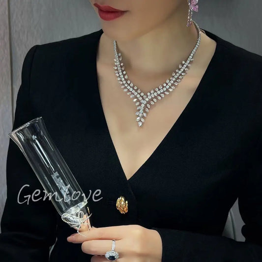 18k gold necklace adorned with naturaldiamonds-A